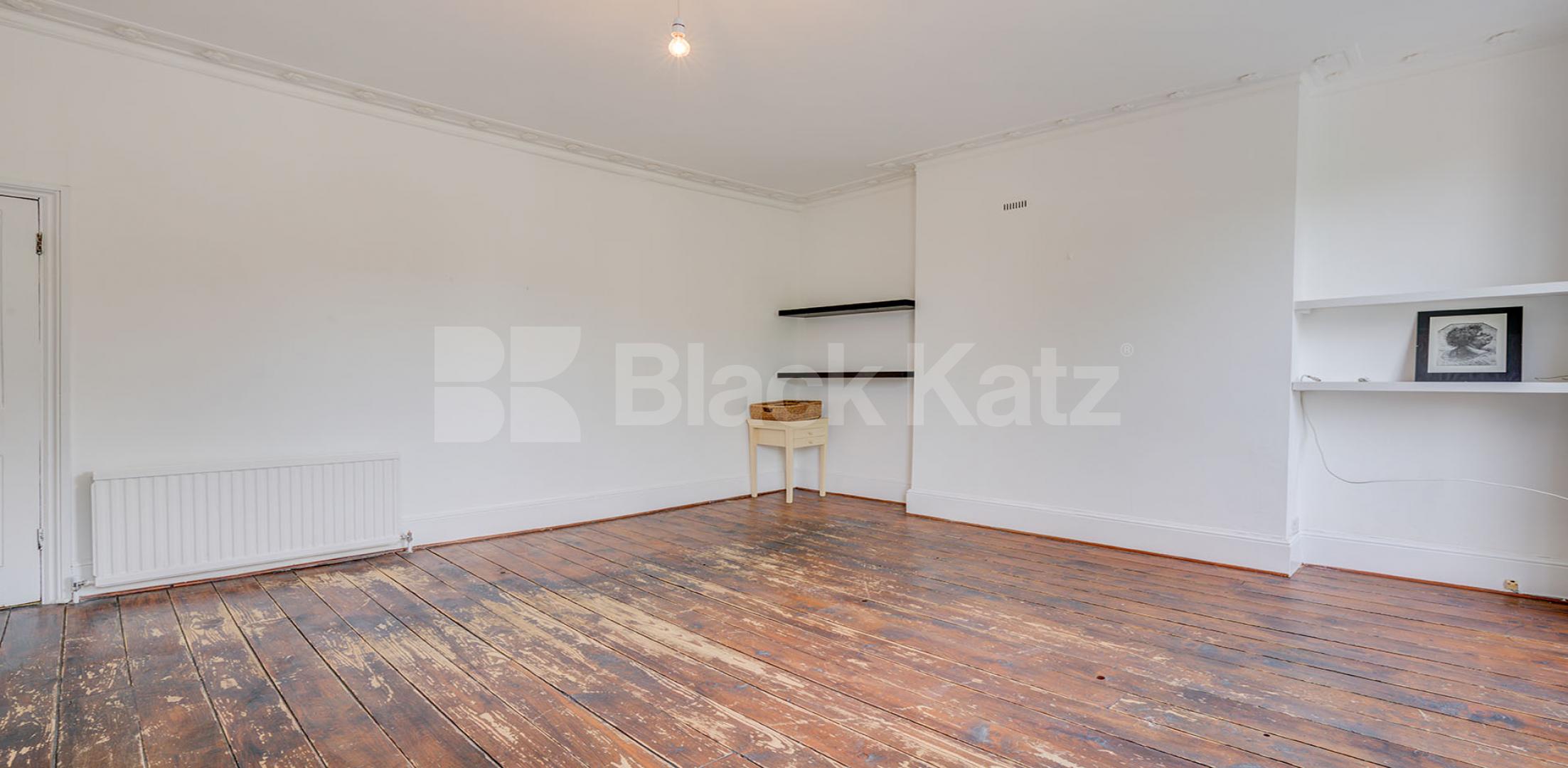 Wonderful spacious split level three bed within a period house in Camden. Camden Street, Camden